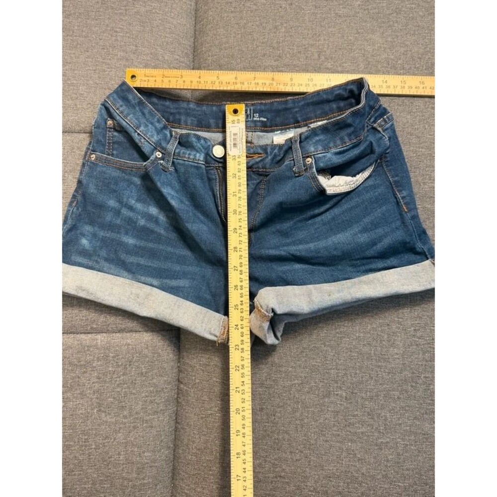 Time and Tru Mid-Rise Cuffed Denim Shorts - Size 12 - Picture 3 of 4